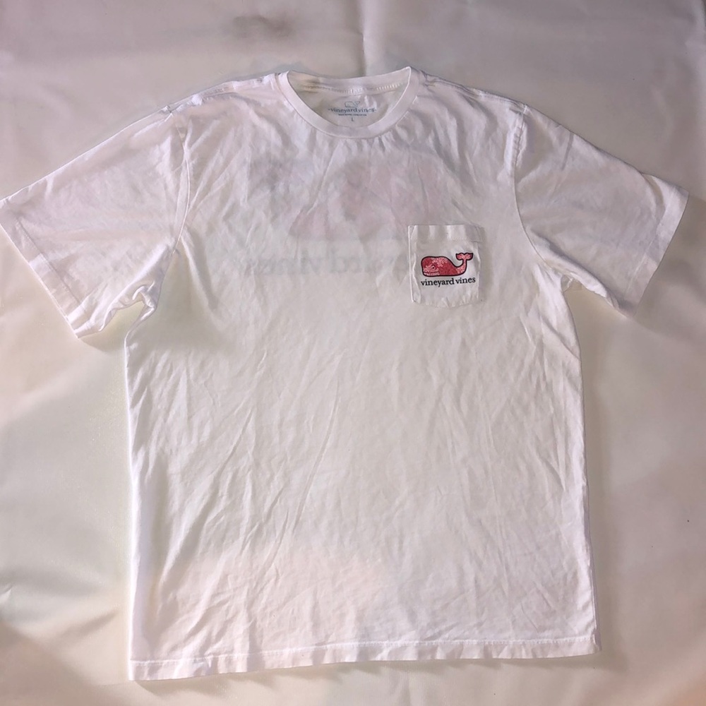 Vineyard vines white tee shirt SZ large pink whale